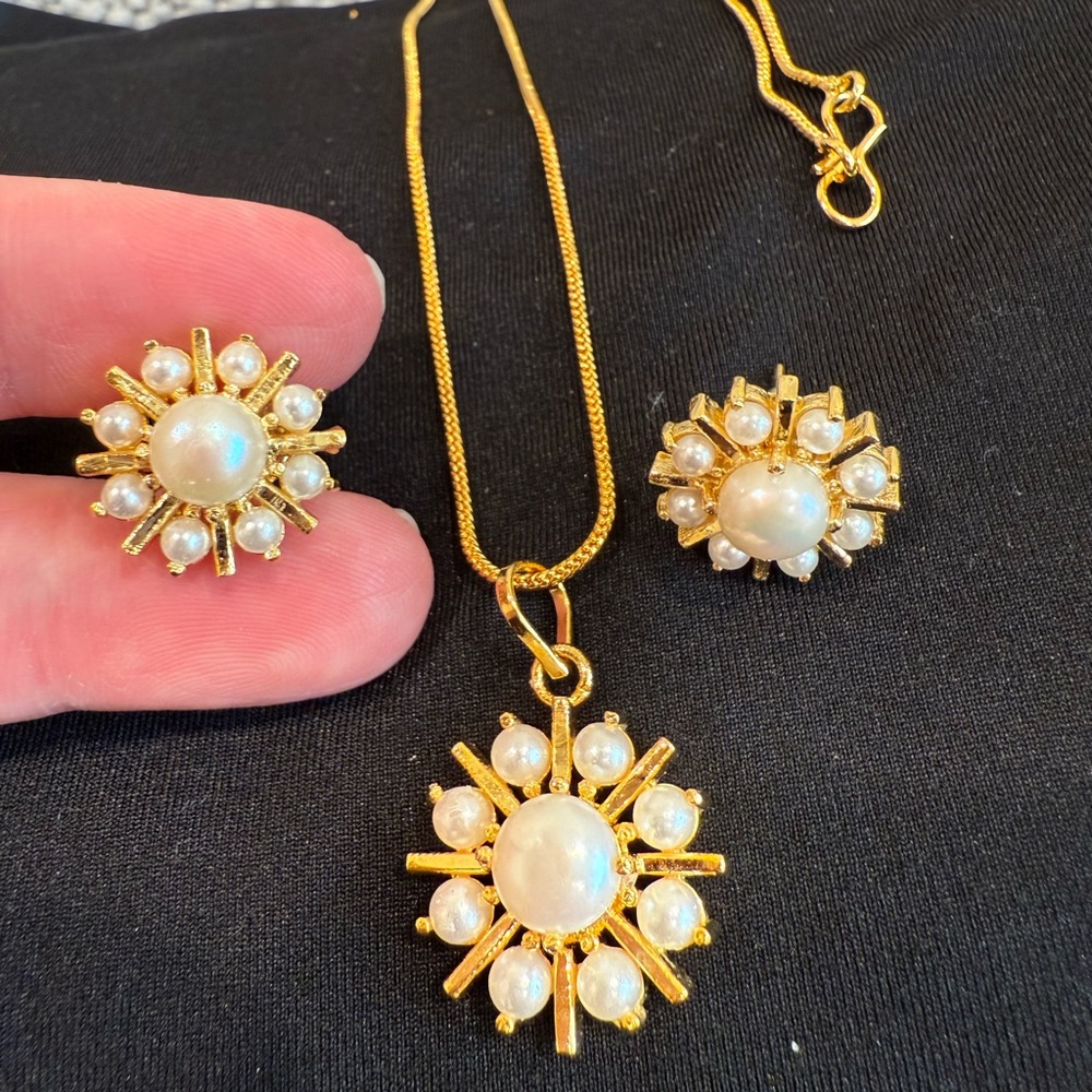 Gold and Pearl Jewelry Chain Set
